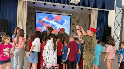 Военные полицейские позволили лаишевским детям примерить амуницию