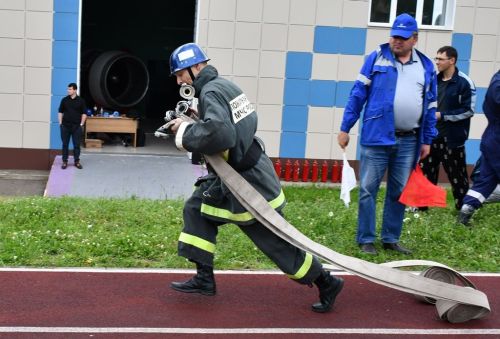 На стадионе ЛТЭТ прошли соревнования пожарных расчетов
