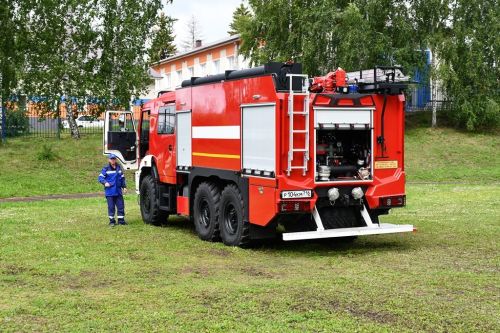 На стадионе ЛТЭТ прошли соревнования пожарных расчетов