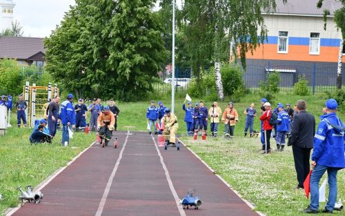 На стадионе ЛТЭТ прошли соревнования пожарных расчетов