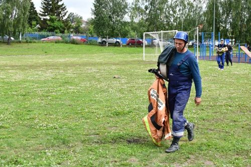 На стадионе ЛТЭТ прошли соревнования пожарных расчетов