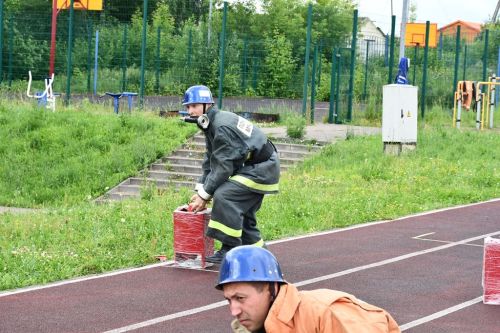 На стадионе ЛТЭТ прошли соревнования пожарных расчетов