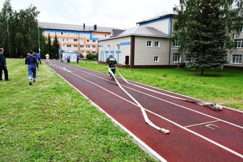 На стадионе ЛТЭТ прошли соревнования пожарных расчетов