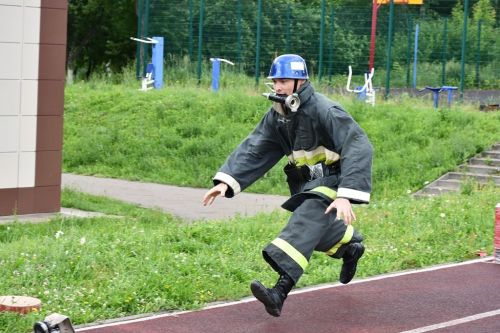 На стадионе ЛТЭТ прошли соревнования пожарных расчетов