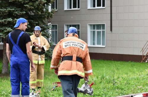 На стадионе ЛТЭТ прошли соревнования пожарных расчетов