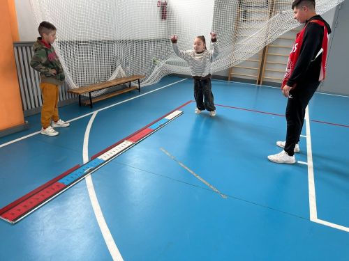 Дети, отдыхающие в пришкольных лагерях Лаишевского района, сдают ГТО
