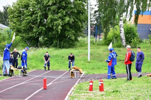 На стадионе ЛТЭТ прошли соревнования пожарных расчетов