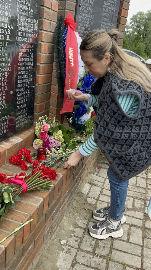 В Емельяново торжественно открыли реконструированный памятник «Вечная память павшим»