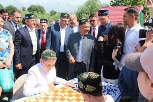 Сабантуйда Лаеш районы ишегалдында Татарстан Рәисе Рөстәм Миңнеханов  булды