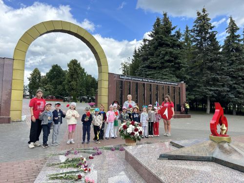 Дети из Лаишевского детсада почтили память героев в Парке Победы