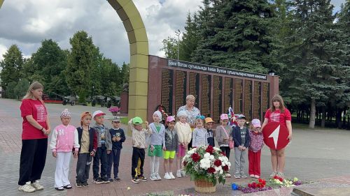 Дети из Лаишевского детсада почтили память героев в Парке Победы