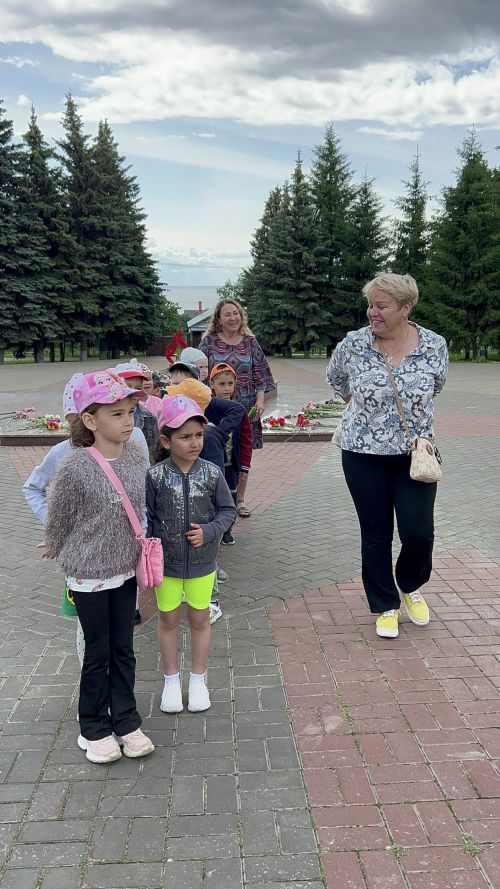 Дети из Лаишевского детсада почтили память героев в Парке Победы
