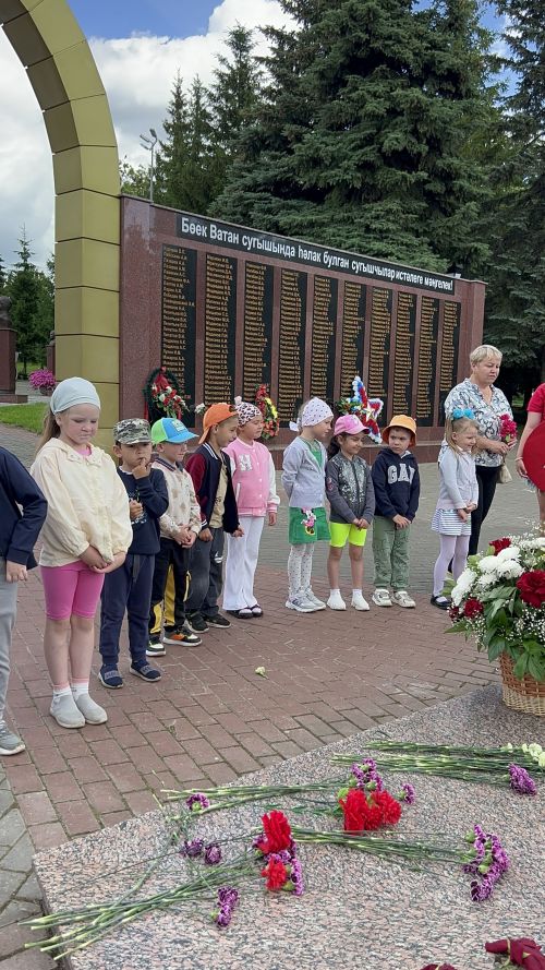 Дети из Лаишевского детсада почтили память героев в Парке Победы