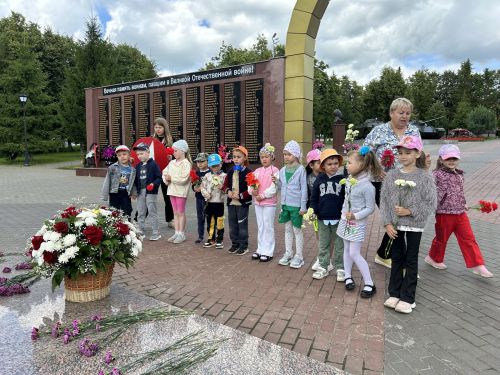 Дети из Лаишевского детсада почтили память героев в Парке Победы