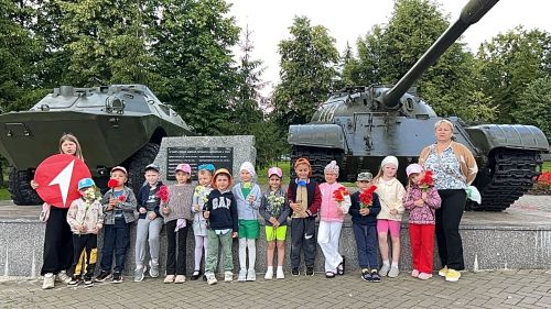 Дети из Лаишевского детсада почтили память героев в Парке Победы