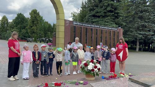 Дети из Лаишевского детсада почтили память героев в Парке Победы