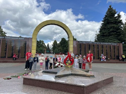 Дети из Лаишевского детсада почтили память героев в Парке Победы
