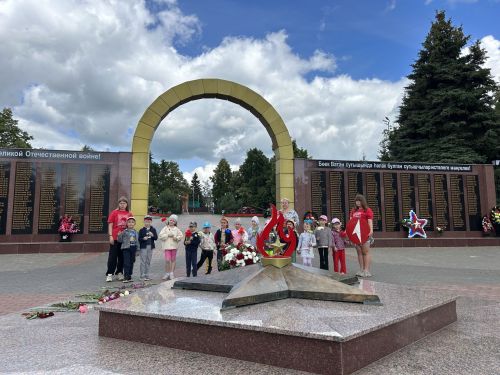 Дети из Лаишевского детсада почтили память героев в Парке Победы
