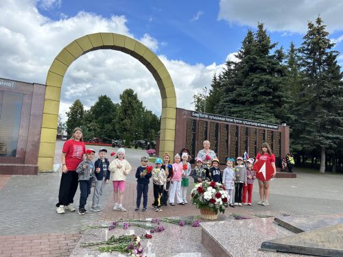 Дети из Лаишевского детсада почтили память героев в Парке Победы