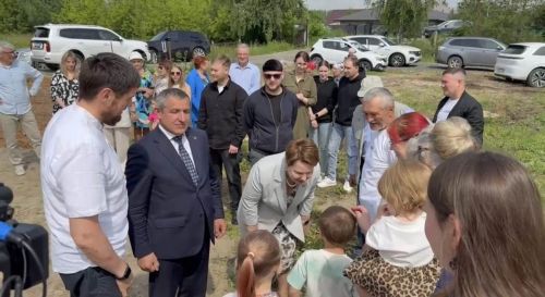 Лаеш районында янгыннан зыян күргән күп балалы гаиләгә яңа йорт ачкычлары тапшырдылар