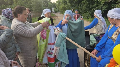 Красивая традиция сбора полотенец перед Сабантуем возрождается в Лаишево