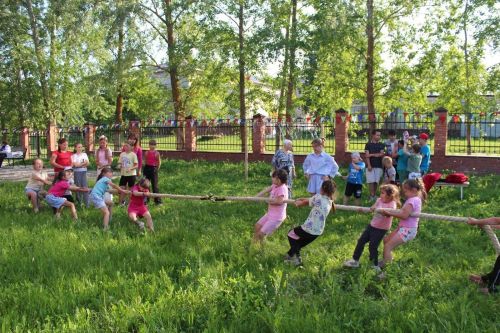 Лаеш районының Урта Девятово авылында балалар Сабантуе узды