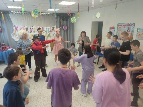 Беренче җәйге бәйрәмдә яшь лаешлыларга кунакка Кыш бабай килде