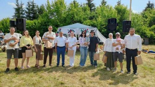 Илдус Зарипов Сабантуйның шатлыгын Пәрәү халкы белән уртаклашты