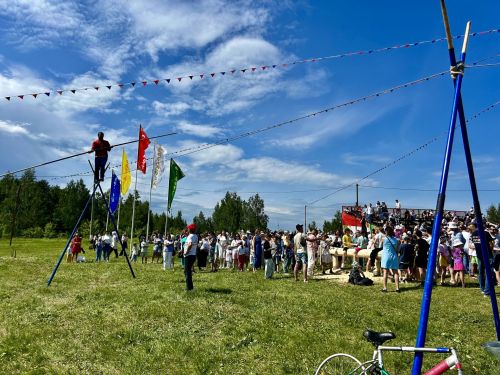Невероятное шоу на Сабантуе: канатоходцы покорили Лаишево!