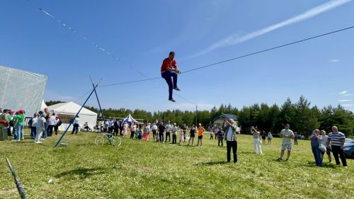 Невероятное шоу на Сабантуе: канатоходцы покорили Лаишево!
