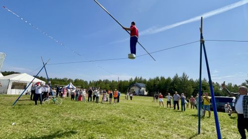 Невероятное шоу на Сабантуе: канатоходцы покорили Лаишево!