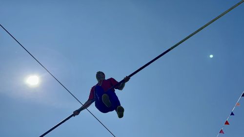 Невероятное шоу на Сабантуе: канатоходцы покорили Лаишево!