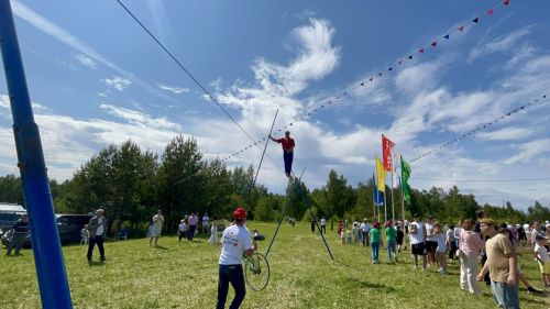Невероятное шоу на Сабантуе: канатоходцы покорили Лаишево!