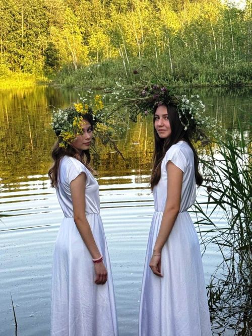 Волшебство Ивана Купалы на берегах озера Моховое