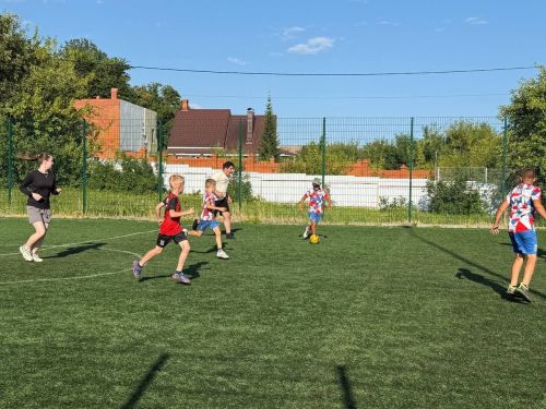Пенная вечеринка и «шишечный вернисаж»: отдых в лаишевском лагере «Липки» в разгаре
