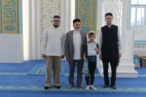 В Лаишеве наградили детей, которые посещали курсы в Соборной мечети «Зайнаб»