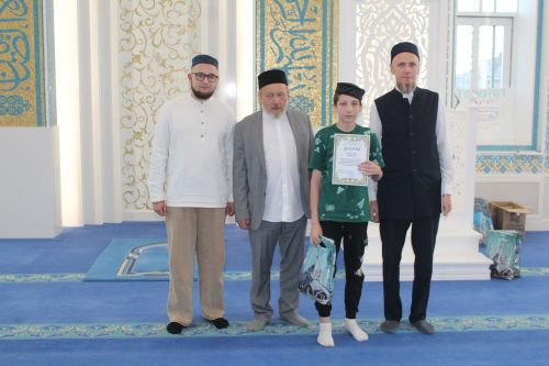 В Лаишеве наградили детей, которые посещали курсы в Соборной мечети «Зайнаб»