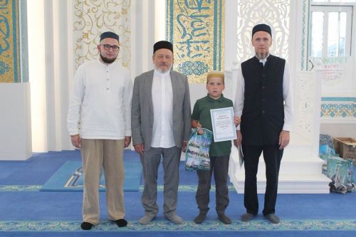 Лаешта «Зәйнәп» Җәмигъ мәчетендә курсларда укыган балаларны бүләкләделәр