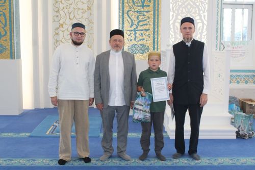В Лаишеве наградили детей, которые посещали курсы в Соборной мечети «Зайнаб»
