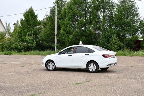 МХО ветераны кул белән идарә ителә торган автомобиль йөртергә өйрәнә