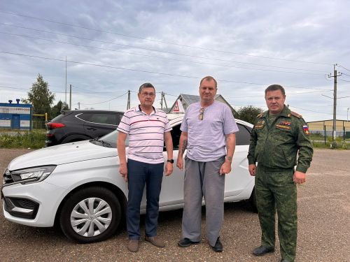 Валерий Клоков осваивает вождение авто с ручным управлением