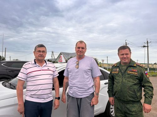 Валерий Клоков осваивает вождение авто с ручным управлением