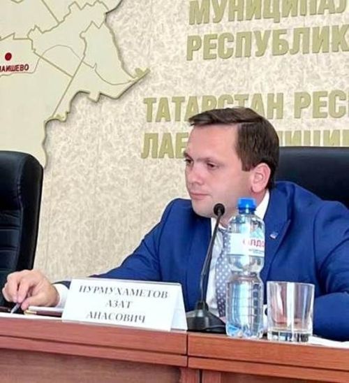 Азат Нурмөхәммәтов РФ Эчке эшләр министрлыгының ЮХИДИ хезмәткәрләре көне белән котлый