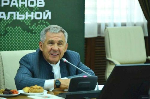 Миңнеханов «Батырлар. Татарстан Геройлары» программасының укыту модуленә старт бирде