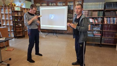 В Центральной библиотеке зажигали на спорт-пати «А мы в тельняшках!»