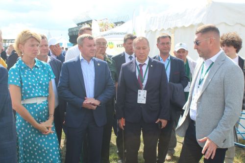 Министр сельского хозяйства России Оксана Лут посетила форум «Русское поле» в Лаишевском районе