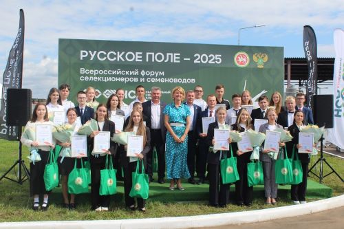 Министр сельского хозяйства России Оксана Лут посетила форум «Русское поле» в Лаишевском районе