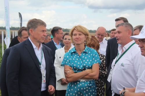Министр сельского хозяйства России Оксана Лут посетила форум «Русское поле» в Лаишевском районе