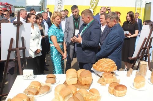 Министр сельского хозяйства России Оксана Лут посетила форум «Русское поле» в Лаишевском районе