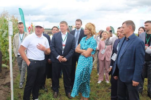 Министр сельского хозяйства России Оксана Лут посетила форум «Русское поле» в Лаишевском районе